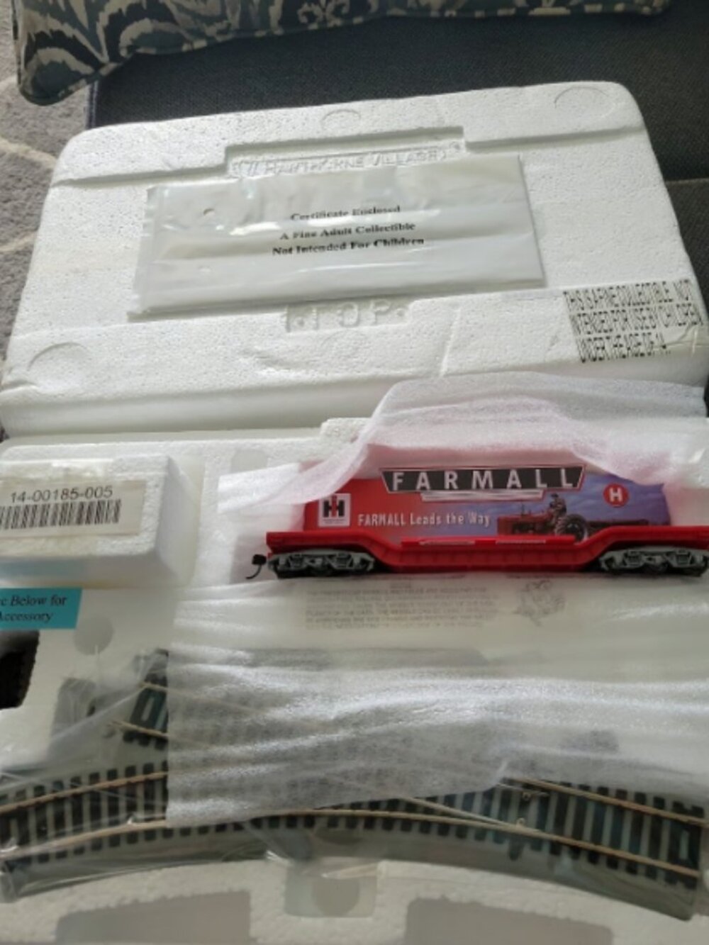 NEW Hawthorne Village Bachmann Depressed Flatbed with Farmall H Tractor Train HO